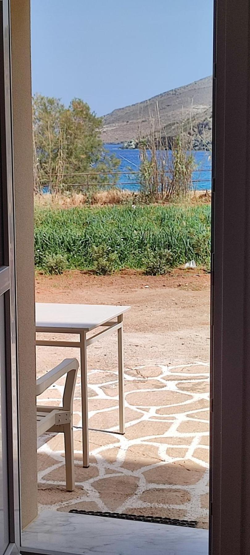 White Lotus Seaside Apartment Kini Екстериор снимка