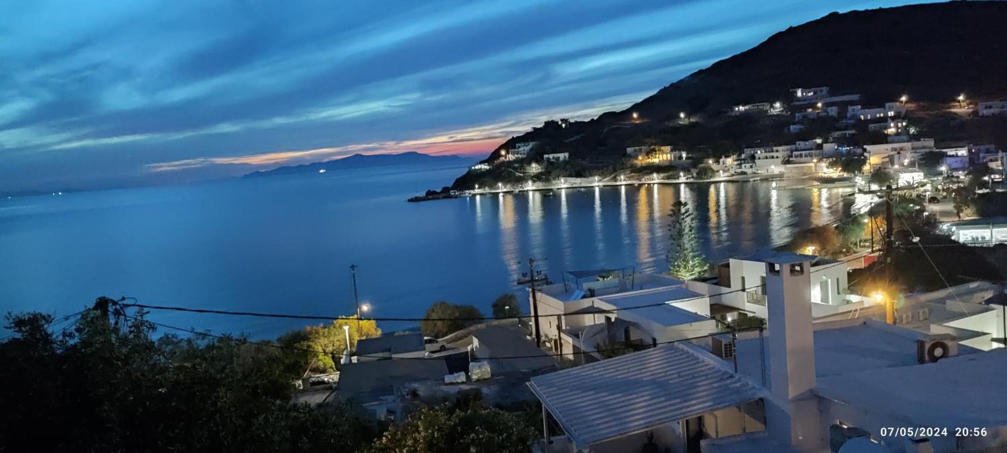 White Lotus Seaside Apartment Kini Екстериор снимка